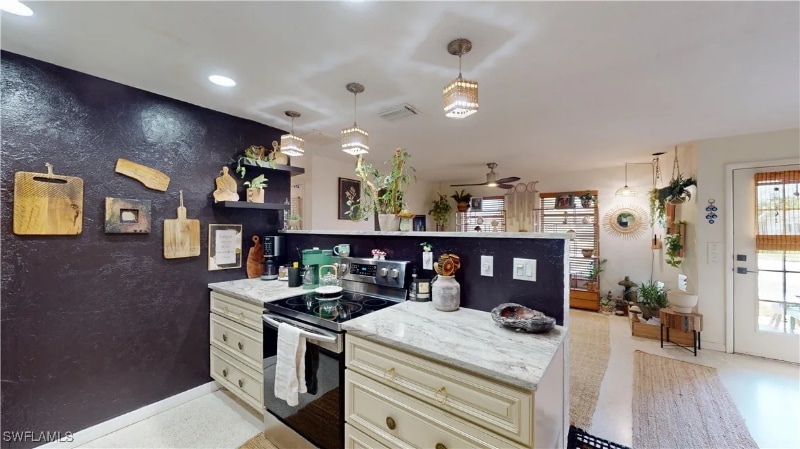 Building Photo - 5216 Versailles Ct