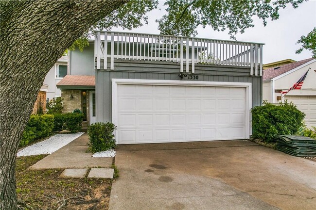 Building Photo - Beautifully Crafted 2/2.5/2 Town Home in Euless!