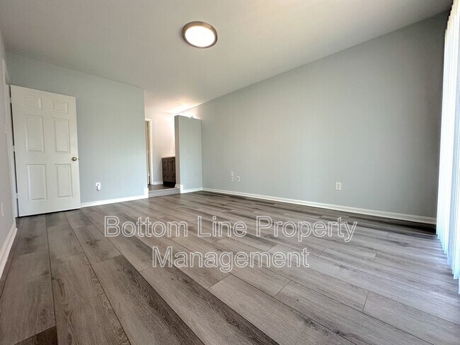 Building Photo - 9031 J M Keynes Dr
