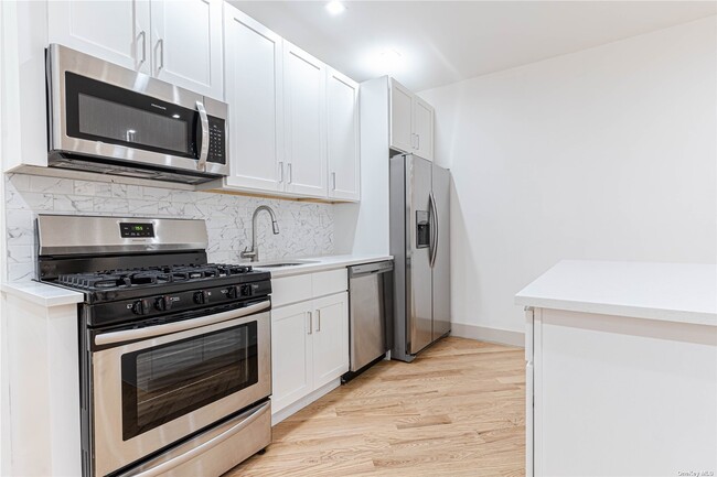 Building Photo - 282 E 38th St
