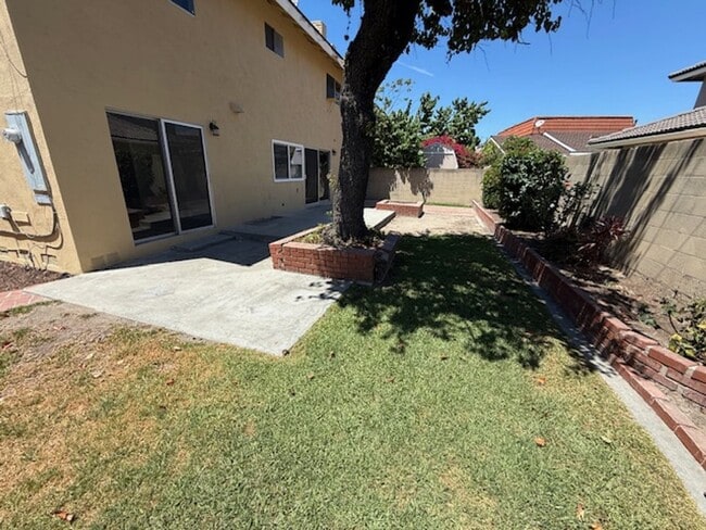 Building Photo - CERRITOS -BEAUTIFUL 5BR HOME FOR LEASE $4600