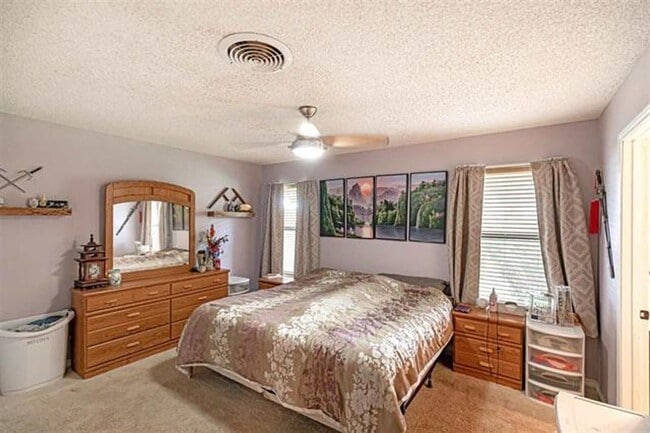 Building Photo - Beautiful 4 Bedroom/2 Bath Home