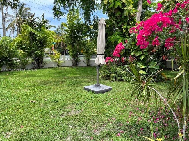 Building Photo - 6910 Rue Notre Dame