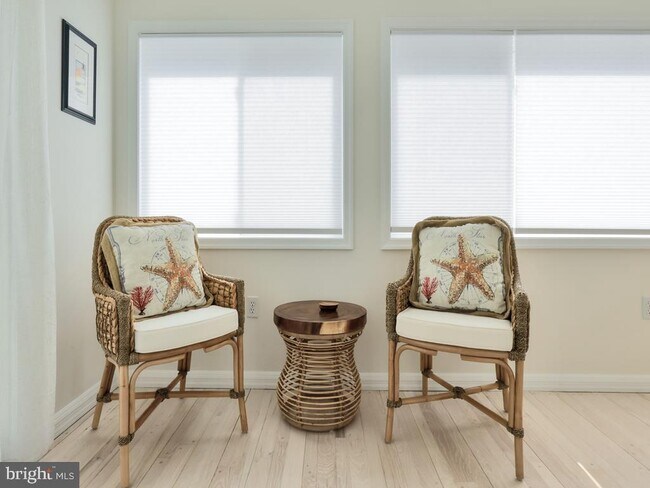 Building Photo - 121 E Sand Dune Ln