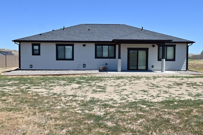 Building Photo - 1495 Oxbow Dr