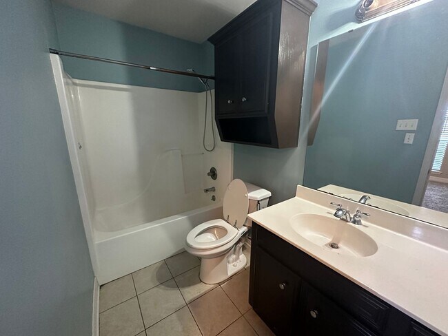 Building Photo - Large 3 Bedroom Blanchard Home