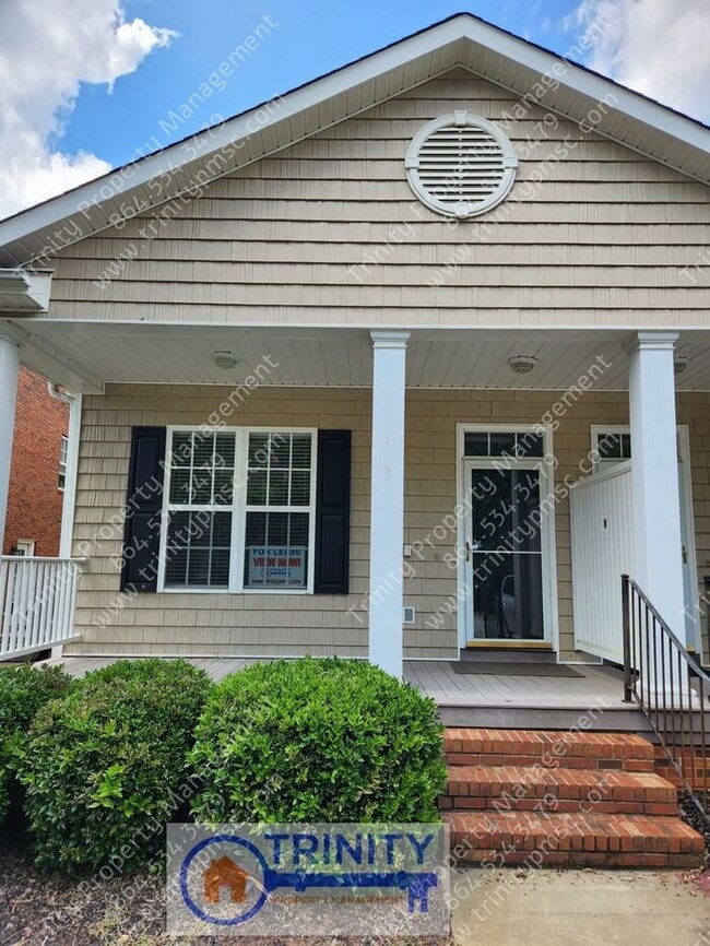 Building Photo - **MOVE IN SPECIAL -1/2 off 1st Month's ren...