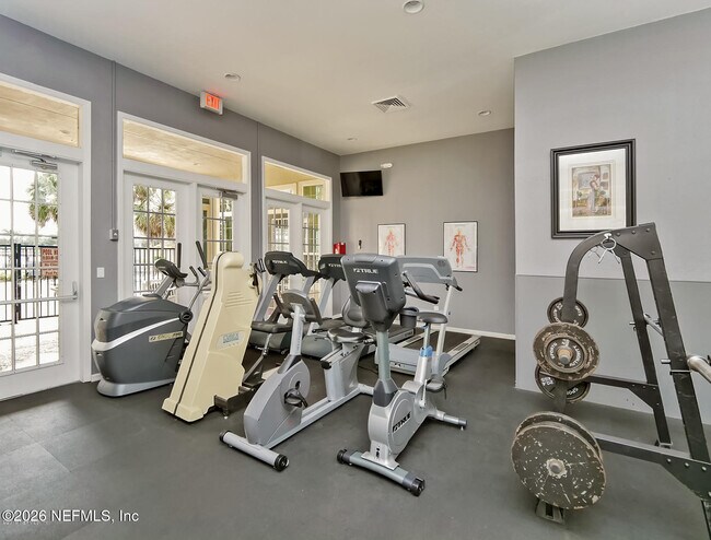 Building Photo - 13703 Richmond Park Dr N