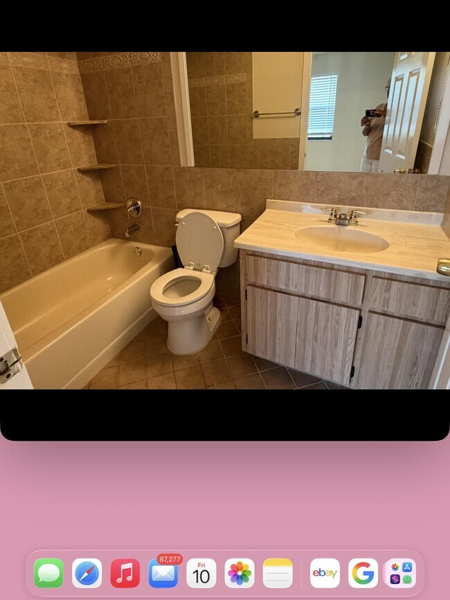 Building Photo - 726 NE Lanfair St