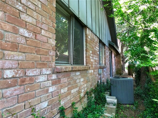 Building Photo - 2400 Berkeley Ave