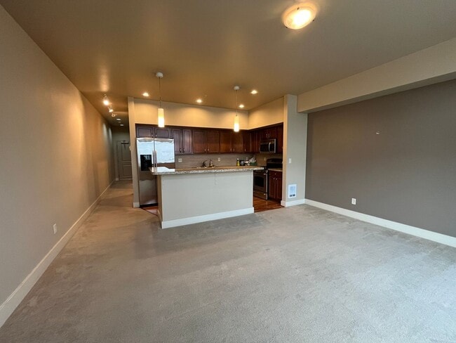 Building Photo - Beautiful 1 bedroom home at The Drake in B...