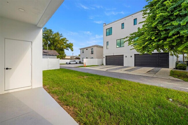 Building Photo - 212 W Euclid Ave