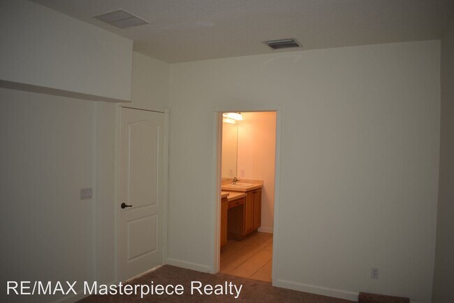 Building Photo - 4 br, 2.5 bath House - 2709 Creekside Dr