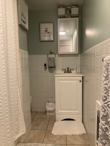 Building Photo - 94 Walnut St