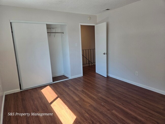 Building Photo - 8879 Salmon Falls Dr