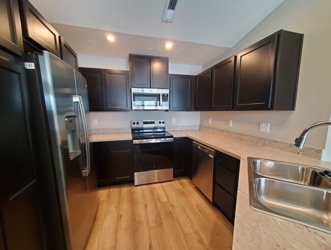 Building Photo - 2 Bedroom with 2 Bath Condo