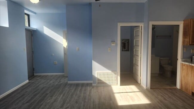 Building Photo - 4058 W Armitage Ave