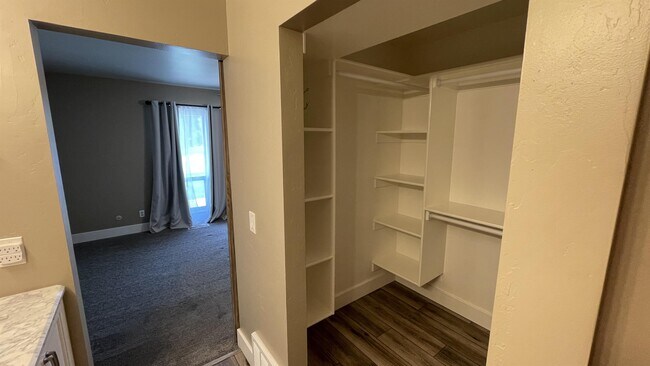 Building Photo - 4420 W Skye Dr
