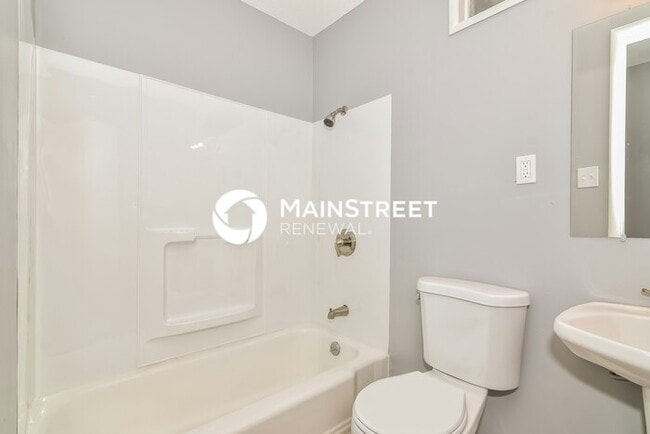 Building Photo - 3 Bedroom Pet-Friendly Home in Kansas City, MO with Main Street Renewal