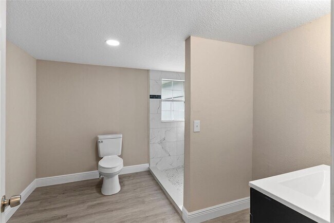 Building Photo - 15375 SE 64th Pl