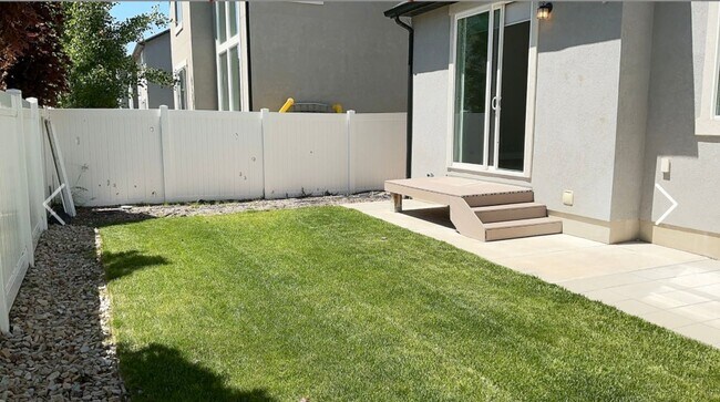 Building Photo - Beautiful 4 Bedroom Home, Bluffdale, 2827 sq ft,  Updated!