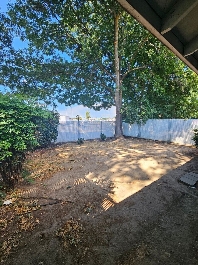 Building Photo - 1345