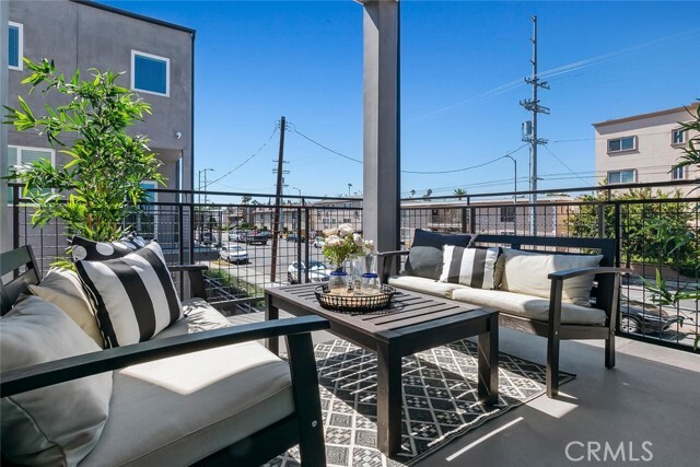 Building Photo - 13538 Vanowen St