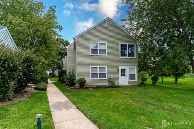 Building Photo - 456 Roxbury Ln