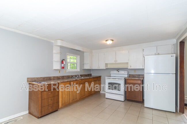Building Photo - 513 Benton Cir