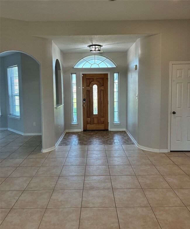 Building Photo - 14049 Overstreet Dr