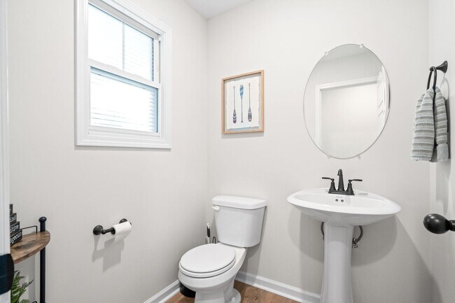 Building Photo - Beautiful Home in Woodland Hills