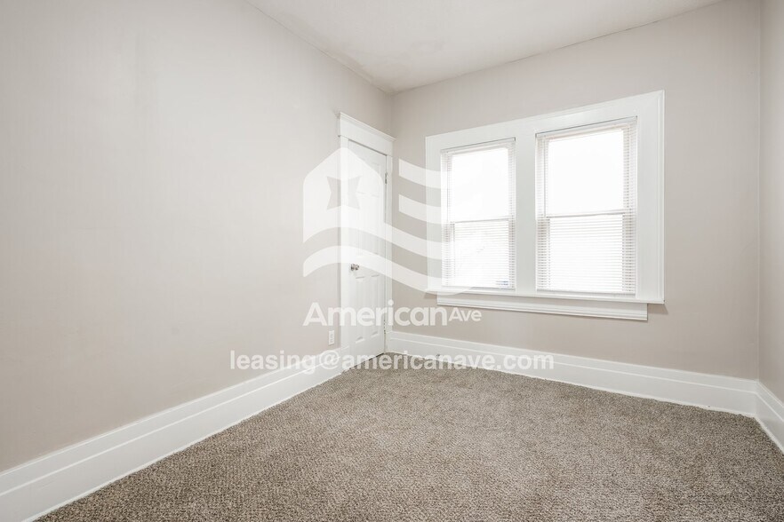 Building Photo - 671 Kilbourn St