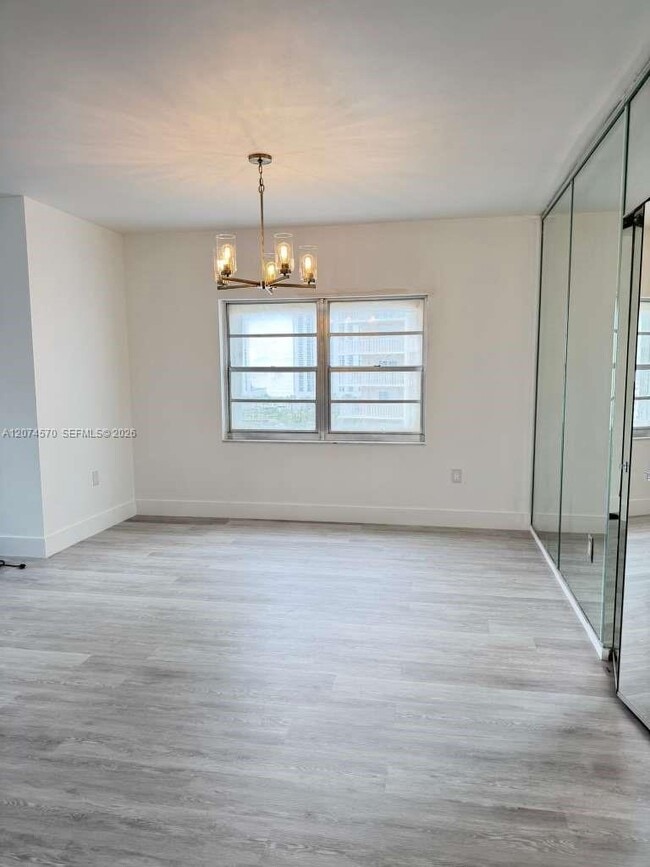 Building Photo - 500 Bayview Dr