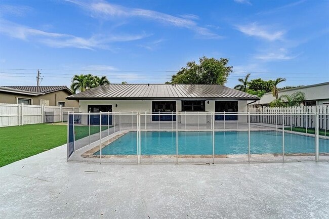 Building Photo - 3501 N Park Rd