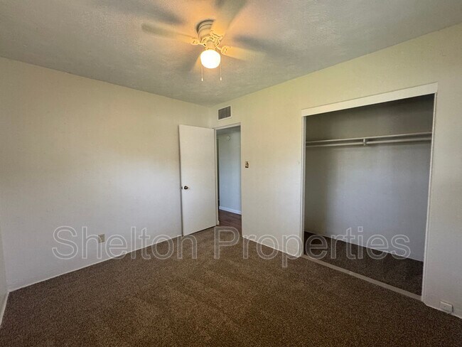 Building Photo - 718 W Glenn Dr