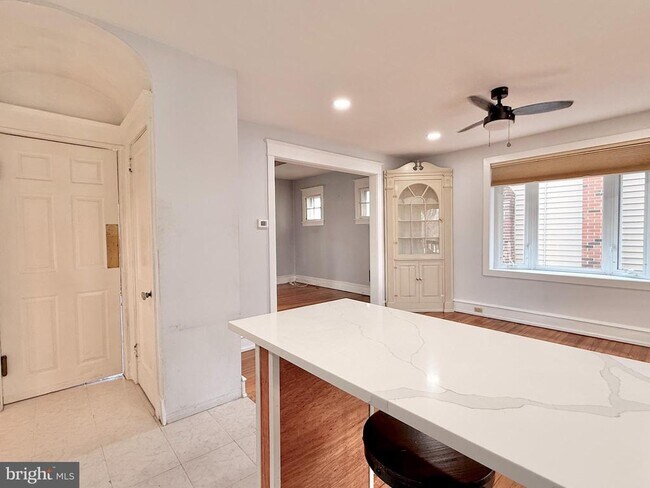 Building Photo - 7041 Harvey Ave