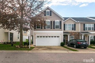 Building Photo - Spacious 3BD, 2.5BA Raleigh Townhome with ...