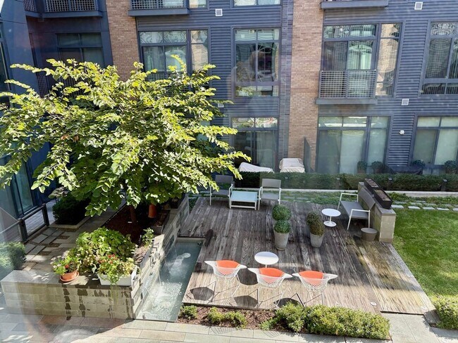 Building Photo - Southwest Water Front One Bedroom W/All Am...