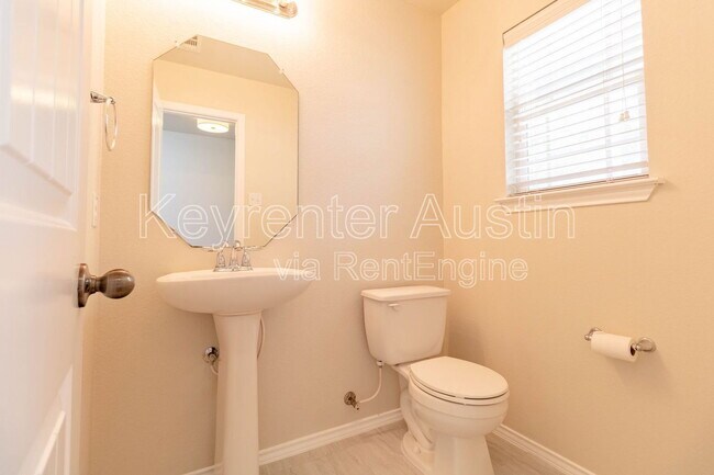 Building Photo - 1704 Sand Hills Dr