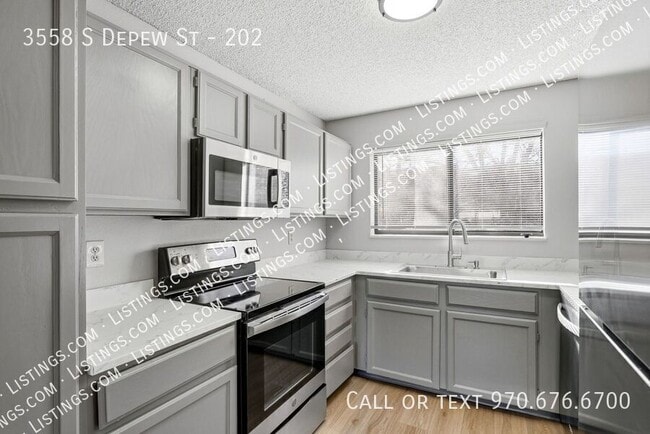 Building Photo - 3558 S Depew St