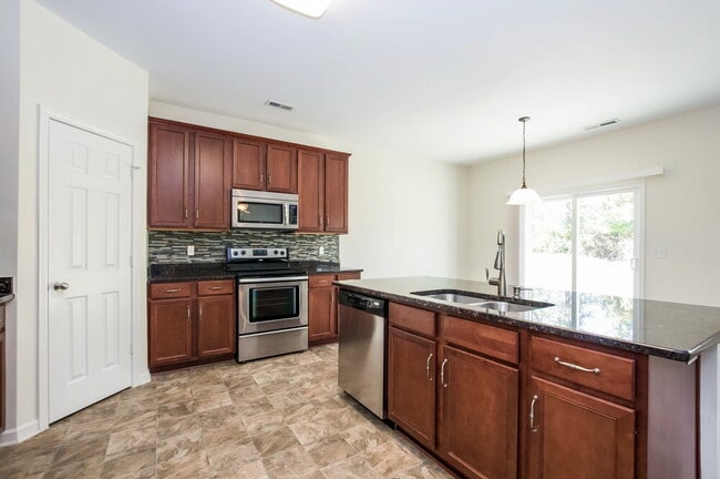 Building Photo - 2011 Blue Stream Ln