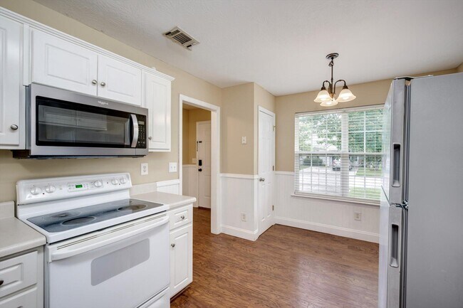 Building Photo - 153 Photinia Dr