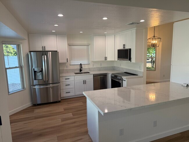 Building Photo - 3624 W Elgin St