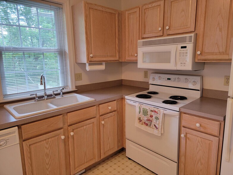 Building Photo - 205 Riders Way