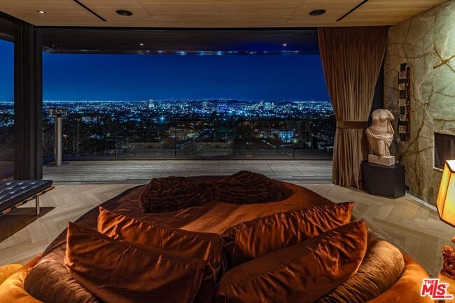 Building Photo - 1851 N Stanley Ave