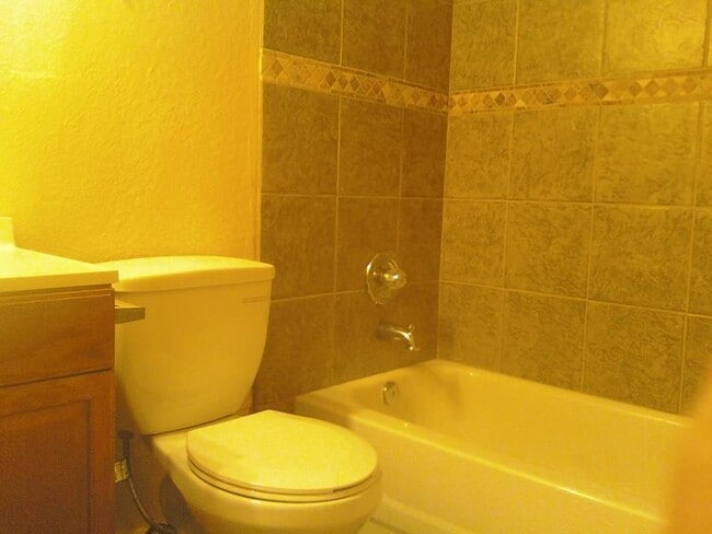 Building Photo - 3540 Villa Knolls N Dr