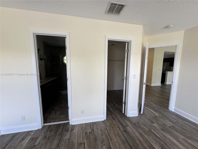 Building Photo - 2823 Lake Park Cir E
