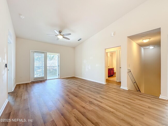 Building Photo - 218 Larkin Pl