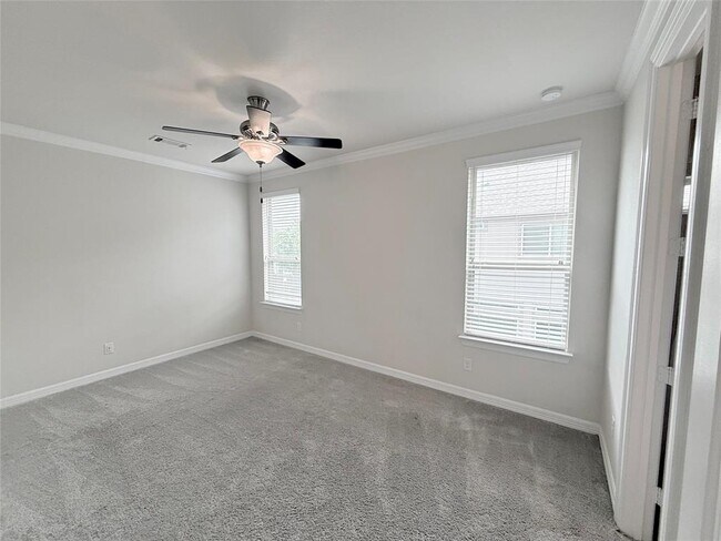Building Photo - 13216 Green Hills Dr