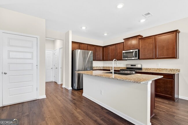 Building Photo - 122 Silver Birch Pass